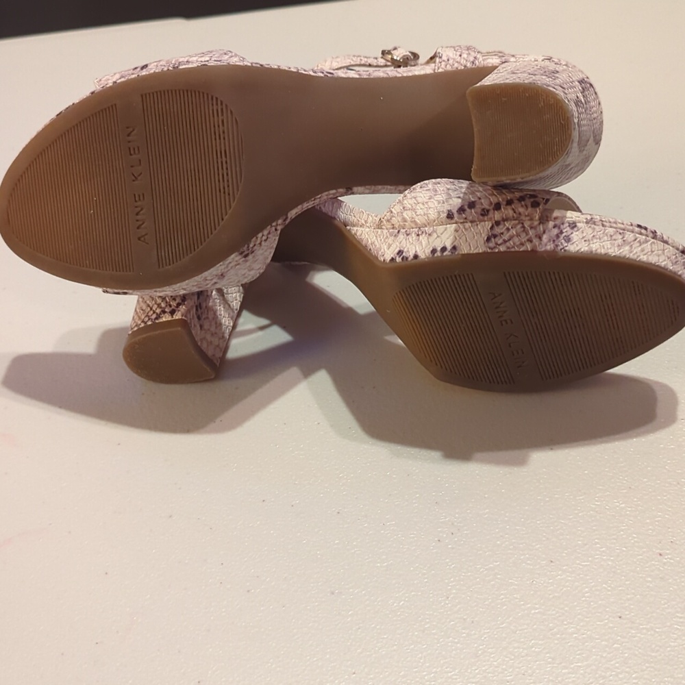 Anne Klein, Snake Pattern Open Toe,T Strap, Block Heels 7.5 - Picture 6 of 10